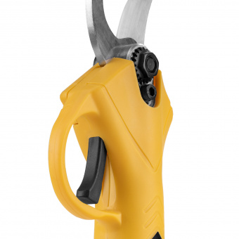 Изображение Секатор аккум. Kolner KPR 18-30BL1K, 18V UNI-M Standard, с АКБ 1.5 А·ч и ЗУ, в кейсе в каталоге Kolner